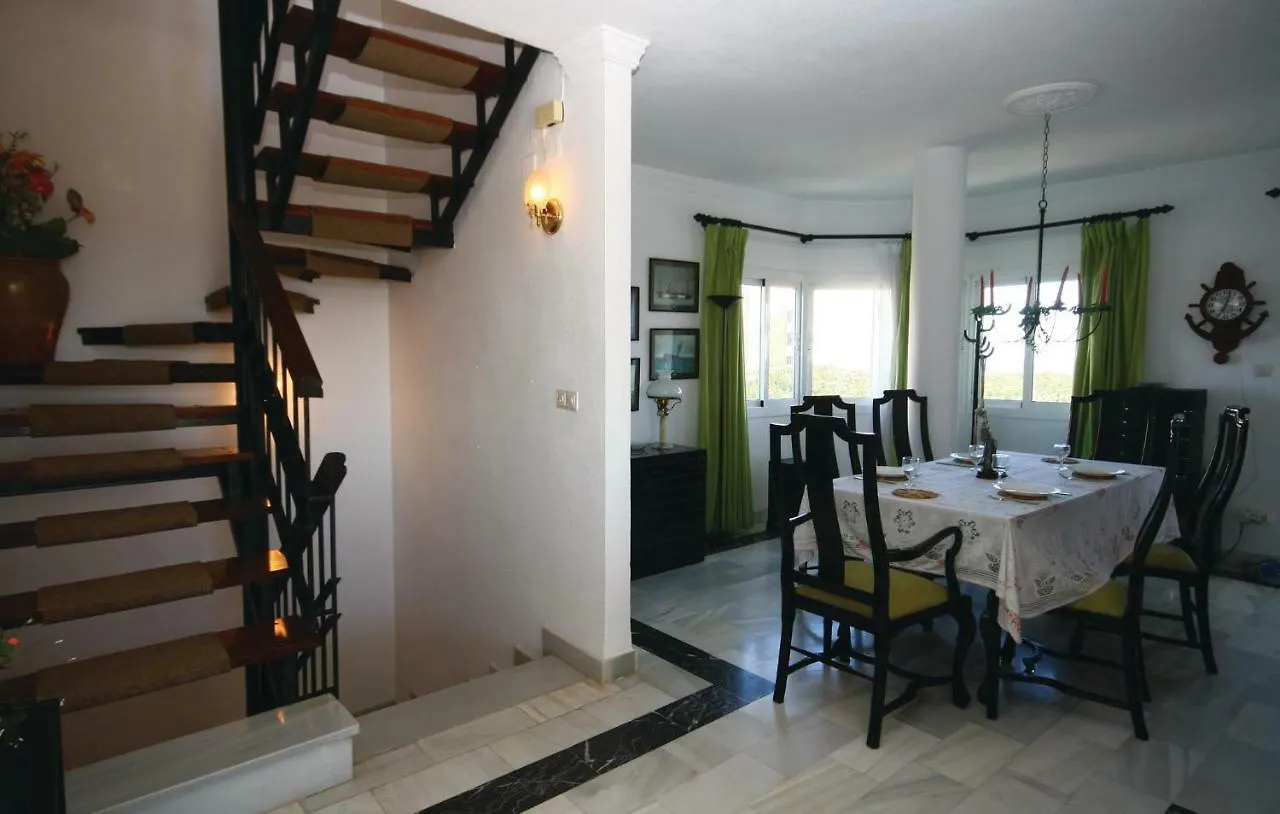 Cozy Apartment In Calahonda With Wifi