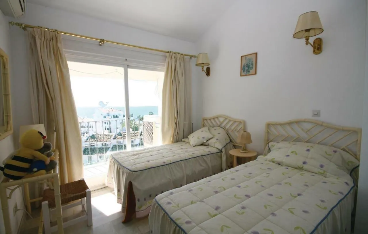 Cozy Apartment In Calahonda With Wifi